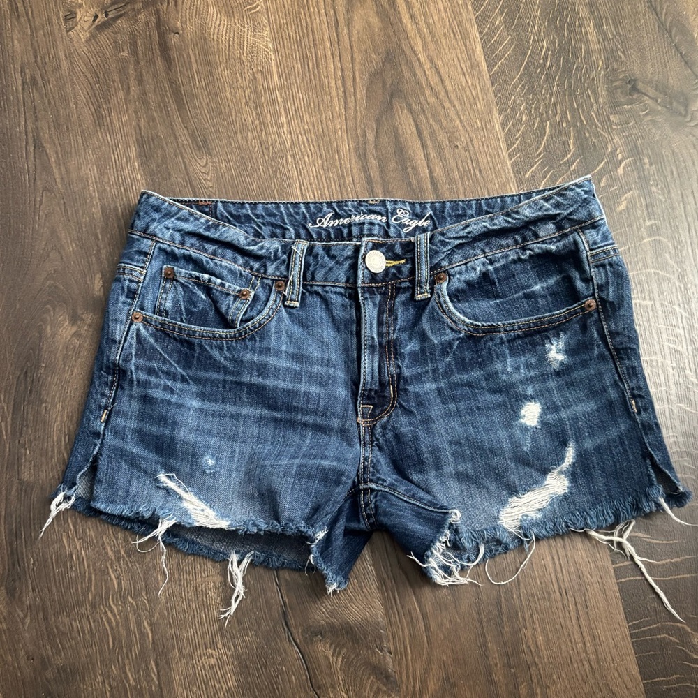 American Eagle denim shorts
Size:6